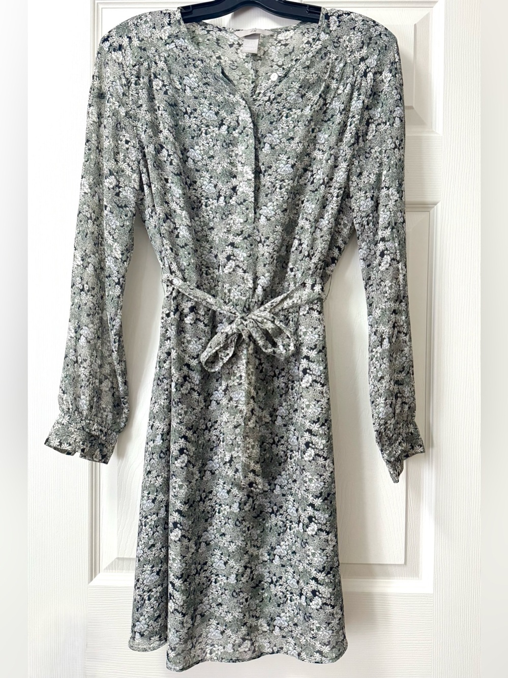 H&M Green Floral Tie-Waist Long-Sleeve Dress